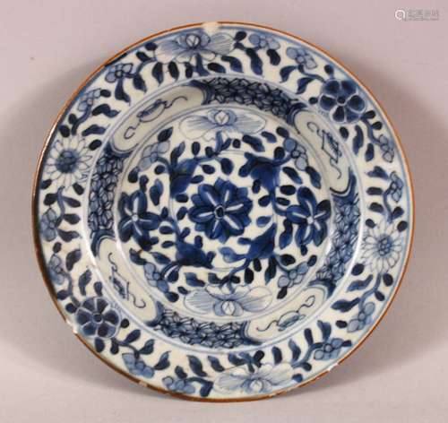 AN EARLY 18TH CENTURY CHINESE BLUE & WHITE PORCELAIN PLATE -...