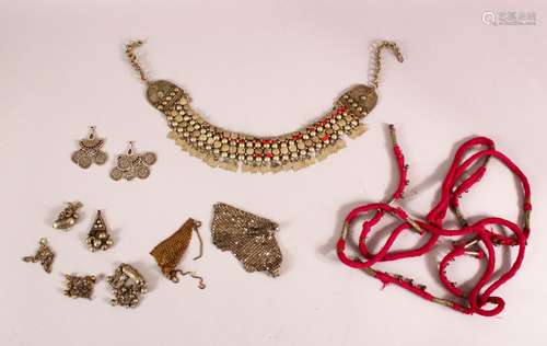 A MIXED LOT OF WHITE METAL HEAD DRESS / NECKLACE / PENDANTS.