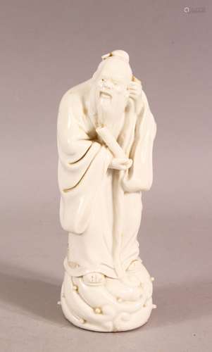 A CHINESE BLANC DE CHINE FIGURE OF A SAGE - 15cm