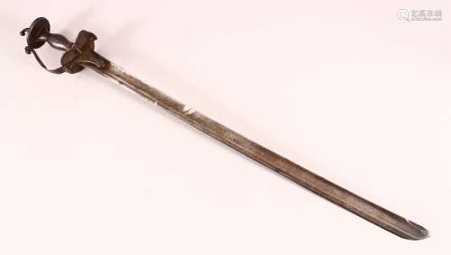AN 18TH CENTURY INDIAN TULWAR SWORD, with silver inlaid hilt...