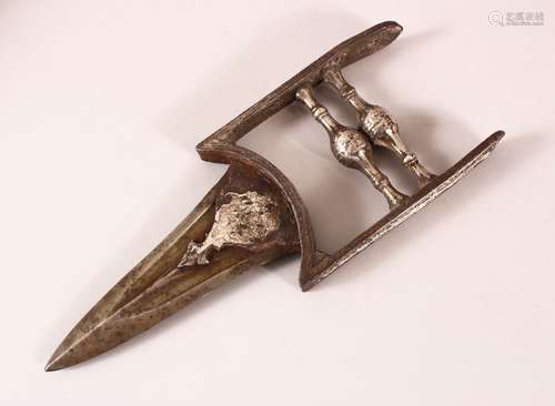 A 17TH CENTURY SOUTH INDIAN SILVER OVERLAID STEEL KATAR DAGG...