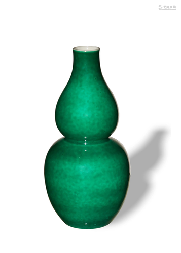 Chinese Green Glazed Hulu Vase, 18/Early 19th Century