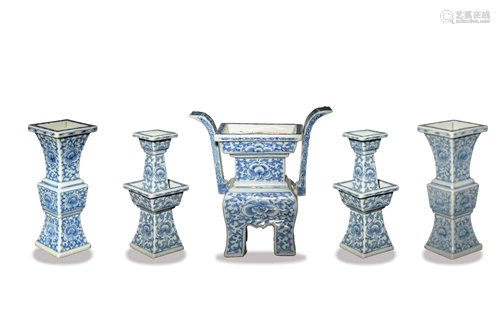 Chinese 5-Piece Altar Garniture, Early 19th Century