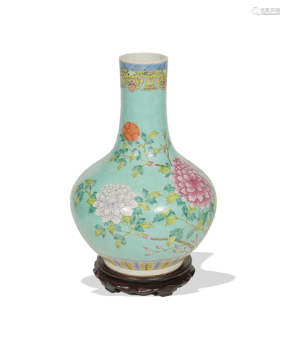 Chinese Famille Rose Tianqiu Vase, 19th Century