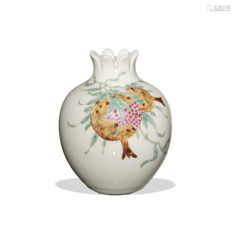 Chinese Famille Rose Pomegranate Vase, Republic