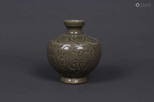 A YAOZHOU KILN FLORAL GLOBULAR DISH-TOP VASE