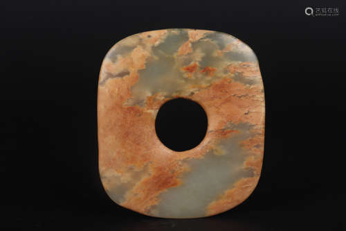 A CARVED RUSSET AND CELADON JADE ANNULAR PENDANT