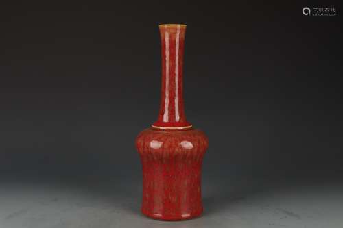 A MONOCHROME RED GLAZE MALLET-FORM VASE