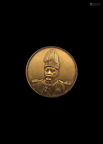 A CHINESE GOLD COIN CASTED FIGURE PORTRAIT