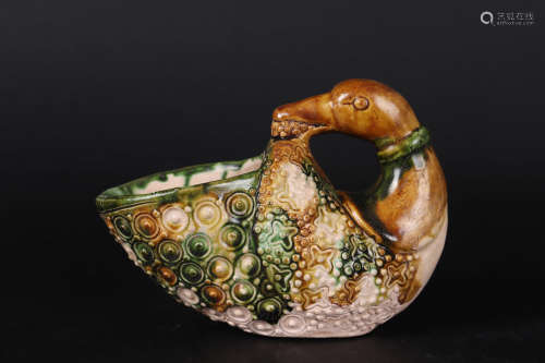 A SANCAI GLAZE DUCK-FORM CUP