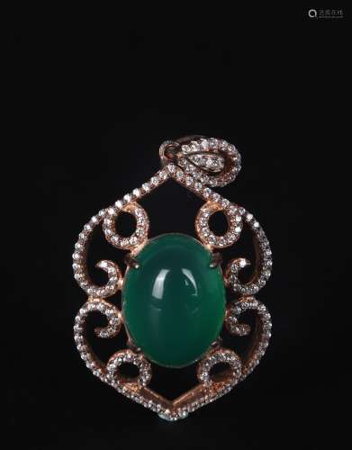 AN INLAID JADEITE PENDANT