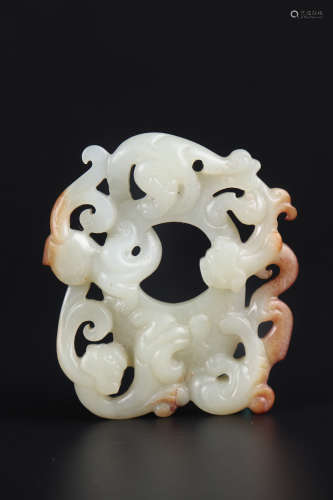 A BROWNISH AND WHITE JADE CHILONG PENDANT