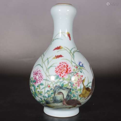 A FAMILLE ROSE MANDARIN DUCKS FLORAL GARLIC-HEAD-SHAPED VASE