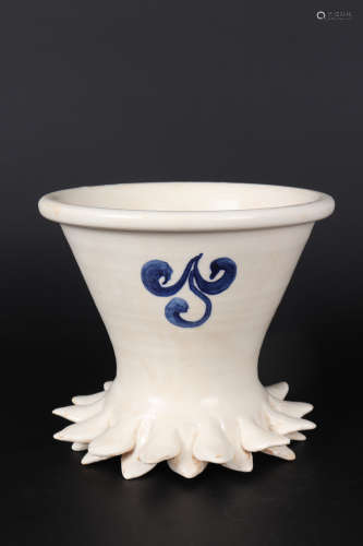 A DING WARE LOTUS-PETAL-SHAPED JAR