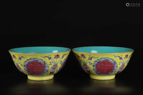 A PAIR OF YELLOW GROUND FAMILLE ROSE FLOWER LONGEVITY BOWLS
