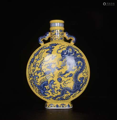 A YELLOW GROUND AND UNDERGLAZE BLUE CHILONG MOON FLASK