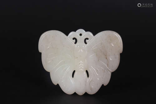 A CARVED HETIAN JADE BUTTERFLY PENDANT