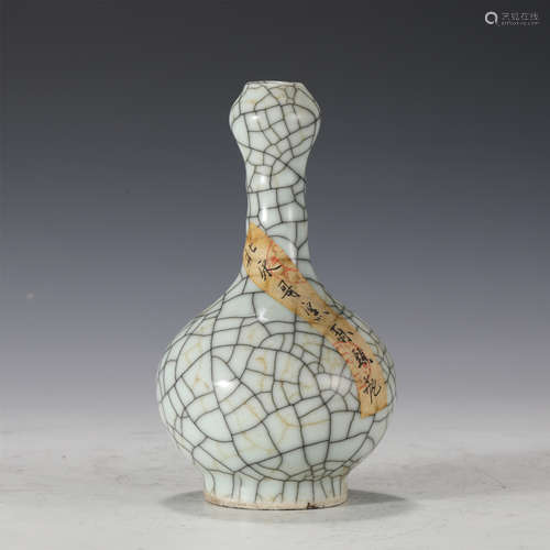 A GE TYPE GLAZE PORCELAIN GARLIC HEAD VASE