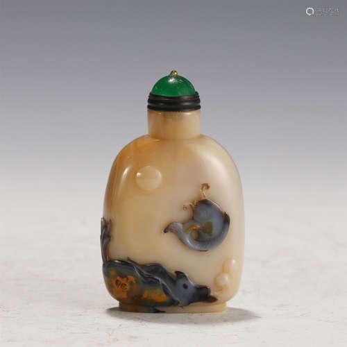 A CARVED AGATE SNUFF BOTTLE SUZHOU SCHOOL