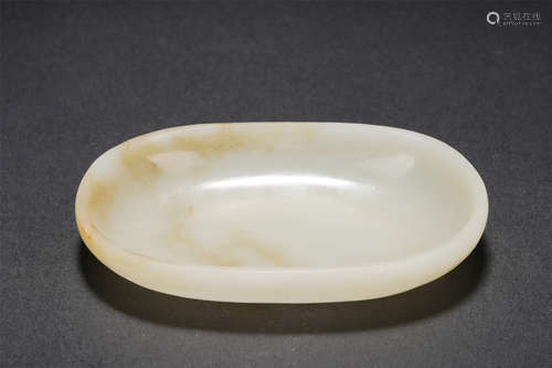 A CARVED WHITE AJDE PLATE