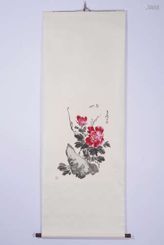 A CHINESE PAINTING HANGING SCROLL OF PEONY