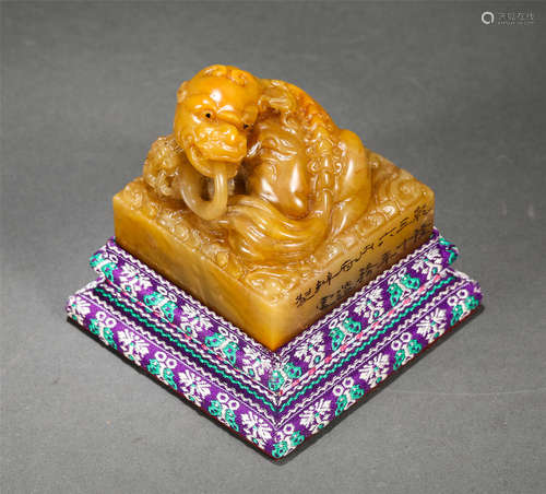 A CARVED TIANHUANG BEAST SEAL