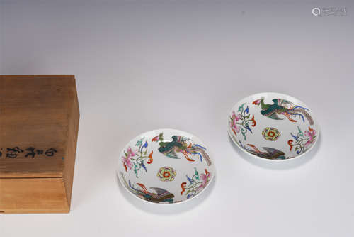 PAIR FAMILLE ROSE SAUCERS WITH WOODEN BOX QING DYNASTY