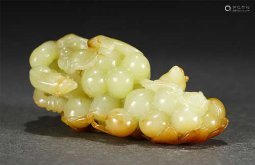 A CARVED YELLOW JADE GRAPEFRUITS WITH SQUIRRELS