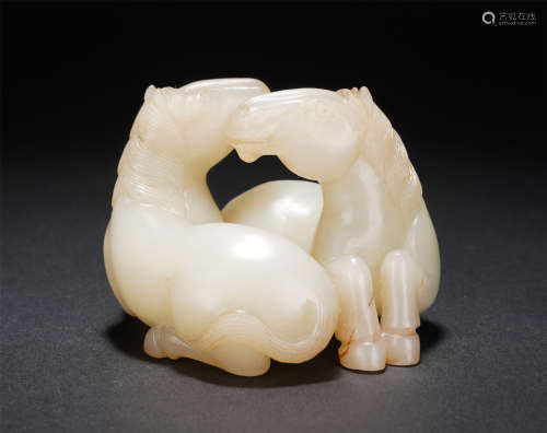A CARVED WHITE JADE DOUBLE HORSES PAPER WEIGHT