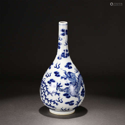 A BLUE AND WHITE PHOENIX PEAR SHAPED VASE