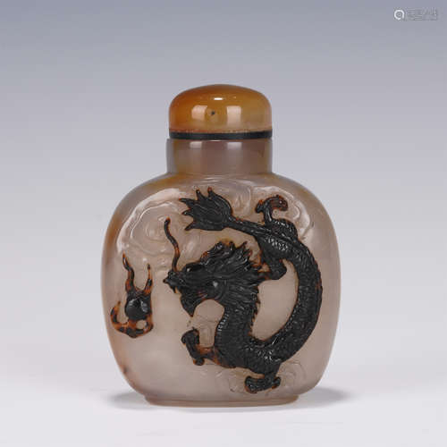 A CARVED AGATE SNUFF BOTTEL SUZHOU SCHOOL