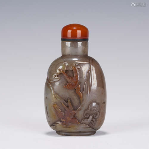 A CARVED AGATE SNUFF BOTTEL SUZHOU SCHOOL