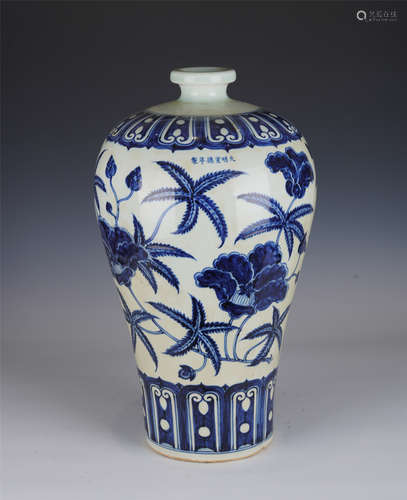 A BLUE AND WHITE FLORAL VASE MEIPING