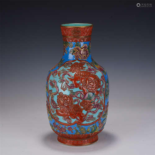 A PAINTED ENAMEL FO DOGS VASE