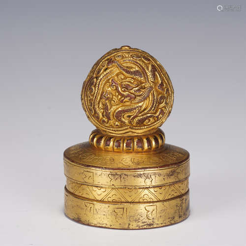 A TIBETAN GILT-BRONZE SEAL