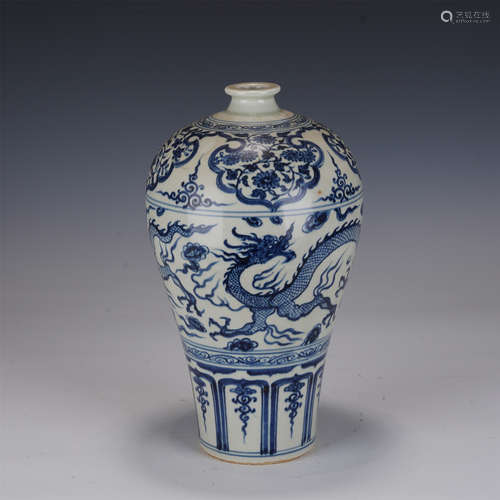 A BLUE AND WHITE DRAGON VASE MEIPING