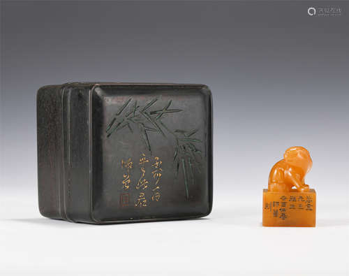 A CARVED TIANHUANG BEAST SEAL WITH WOODEN BOX