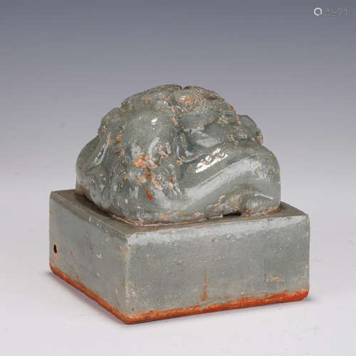 A CELADON GLAZED POTTERY BEAST SEAL