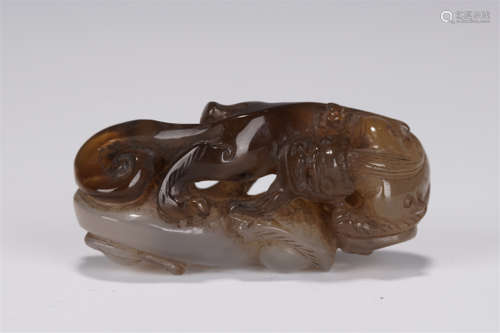 A CARVED AGATE PAPER WEIGHT