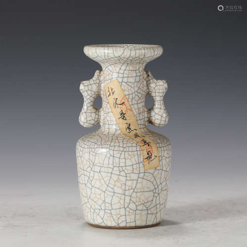 A GE-WARE CRACKLE VASE