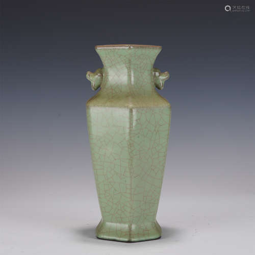 A CELADON GLAZED POTTERY VASE