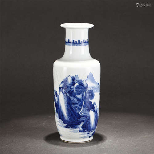 A BLUE AND WHITE MALLET VASE