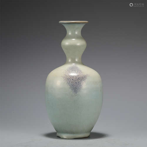 A RU TYPE GLAZE PORCELAIN VASE