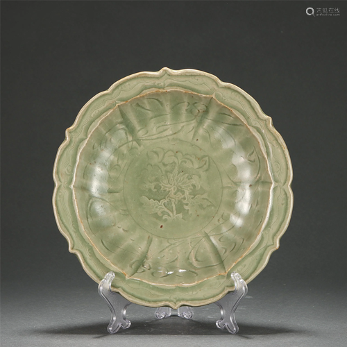 A LONGQUAN CELADON GLAZED PLATE