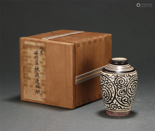 A CIZHOU-WARE VASE WITH WOODEN BOX