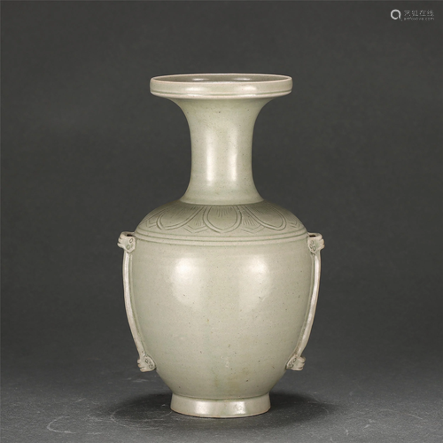 A CELADON GLAZED POTTERY VASE