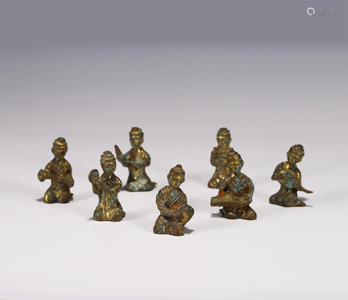 A GROUP OF SEVEN FIGURE OF MUSICIANS