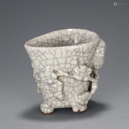 A GE-WARE CRACKLE CUP