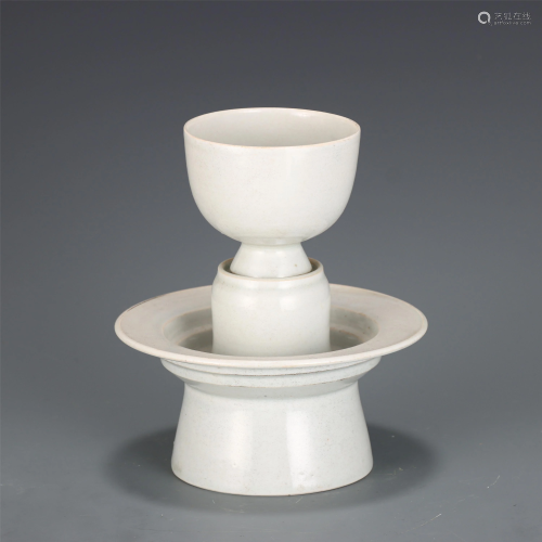 A WHITE GLAZED POTTERY STEAM CUP WITH STAND