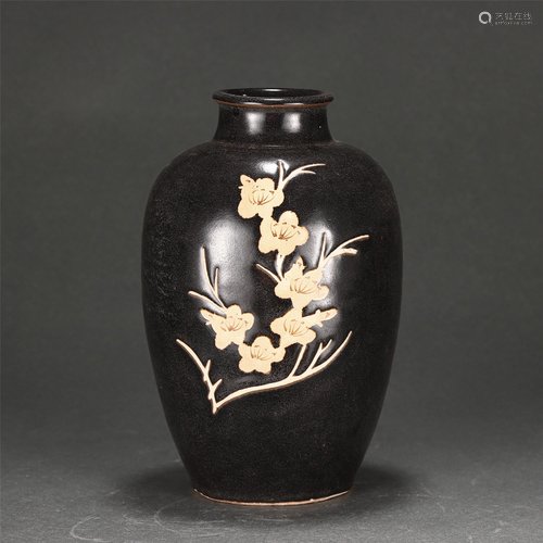 A CIZHOU GLAZED BLOOMS VASE